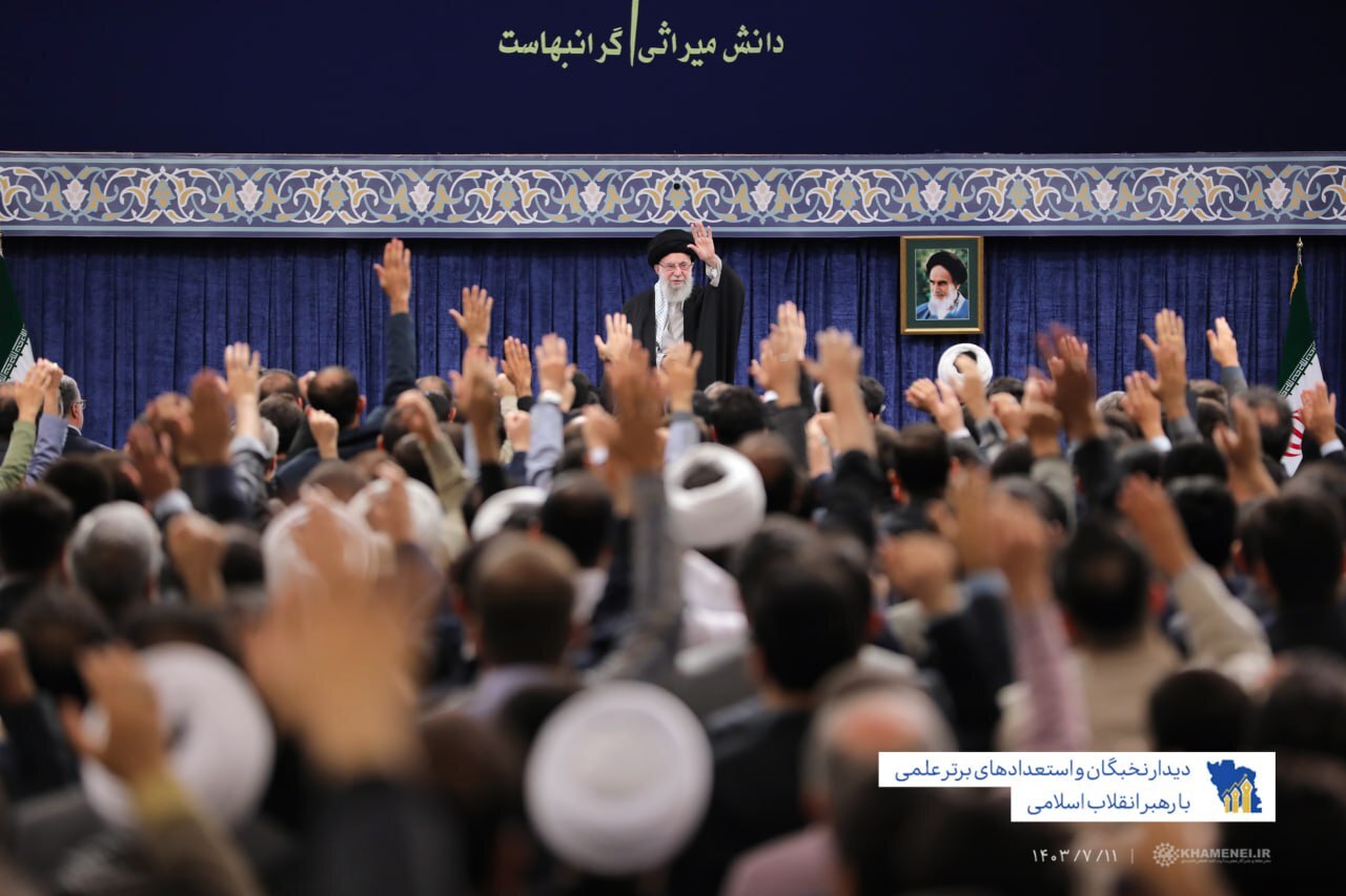 دیدار جمعی از نخبگان، استعدادهای برتر علمی و رتبههای برتر کنکور با رهبر انقلاب آغاز شد دیدار جمعی از نخبگان، استعدادهای برتر علمی و رتبههای برتر کنکور با رهبر انقلاب آغاز شد