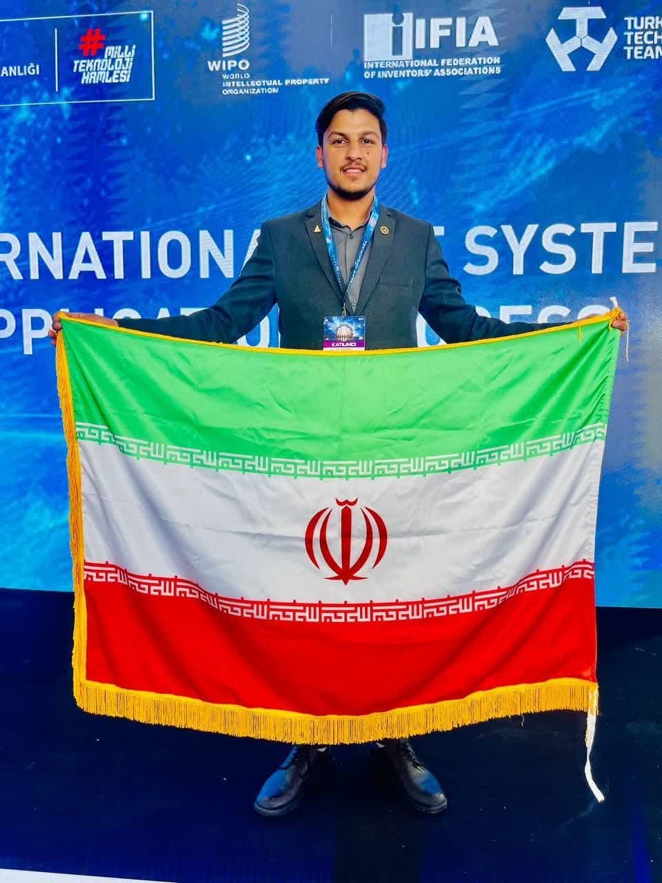 ساخت دستگاه تولید آب از انرژی خورشیدی؛ اختراعی که در اروپا طلا گرفت ساخت دستگاه تولید آب از انرژی خورشیدی؛ اختراعی که در اروپا طلا گرفت