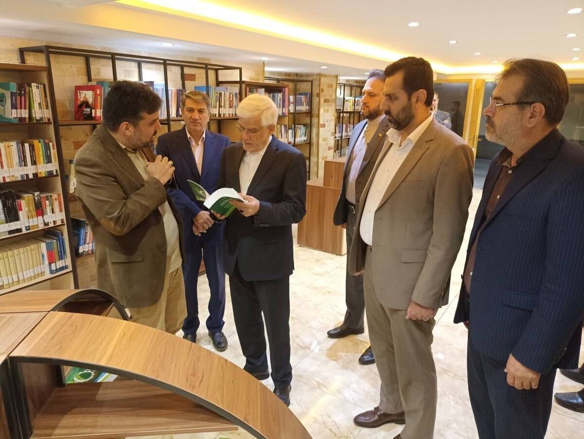 بازدید عارف از مرکز پژوهشهای توسعه و آیندهنگری