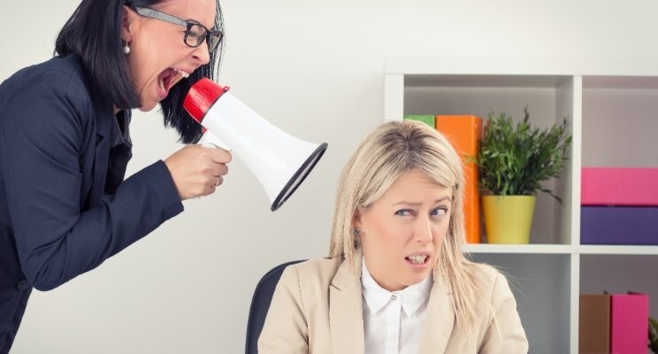 چطور با انتقاد غیرسازنده برخورد کنیم؟ چطور با انتقاد غیرسازنده برخورد کنیم؟