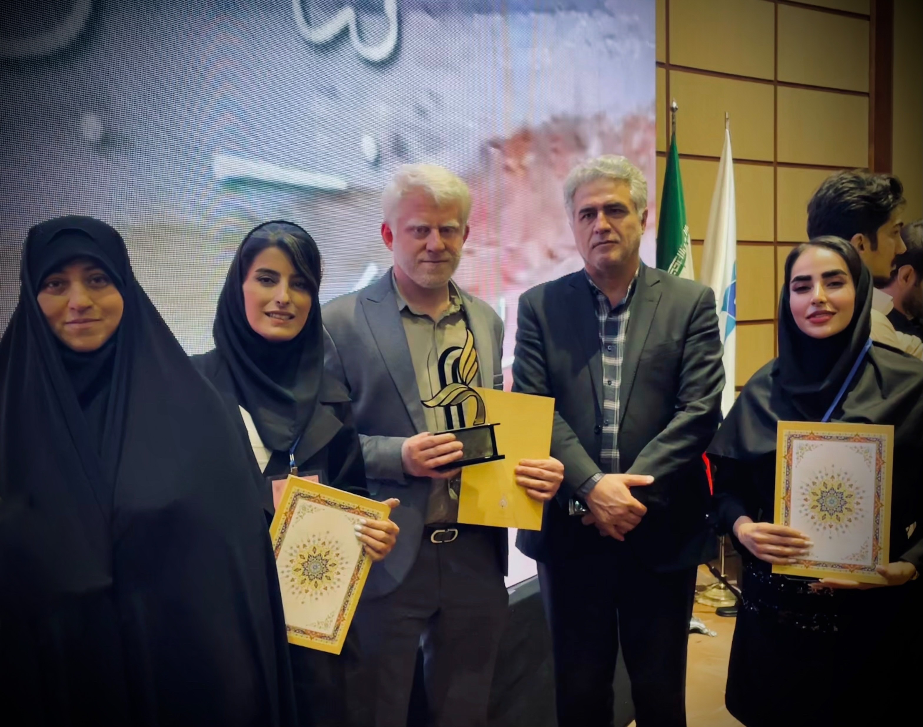 «هورتاش» سمنان سینمای خانوادگی را در کرسی آزاداندیشی بر صدر نشاند «هورتاش» سمنان سینمای خانوادگی را در کرسی آزاداندیشی بر صدر نشاند