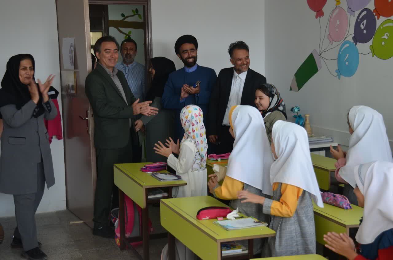 افشاری: مدارس سما دانشآموزان را برای ورود به بازار کار آماده میکنند افشاری: مدارس سما دانشآموزان را برای ورود به بازار کار آماده میکنند