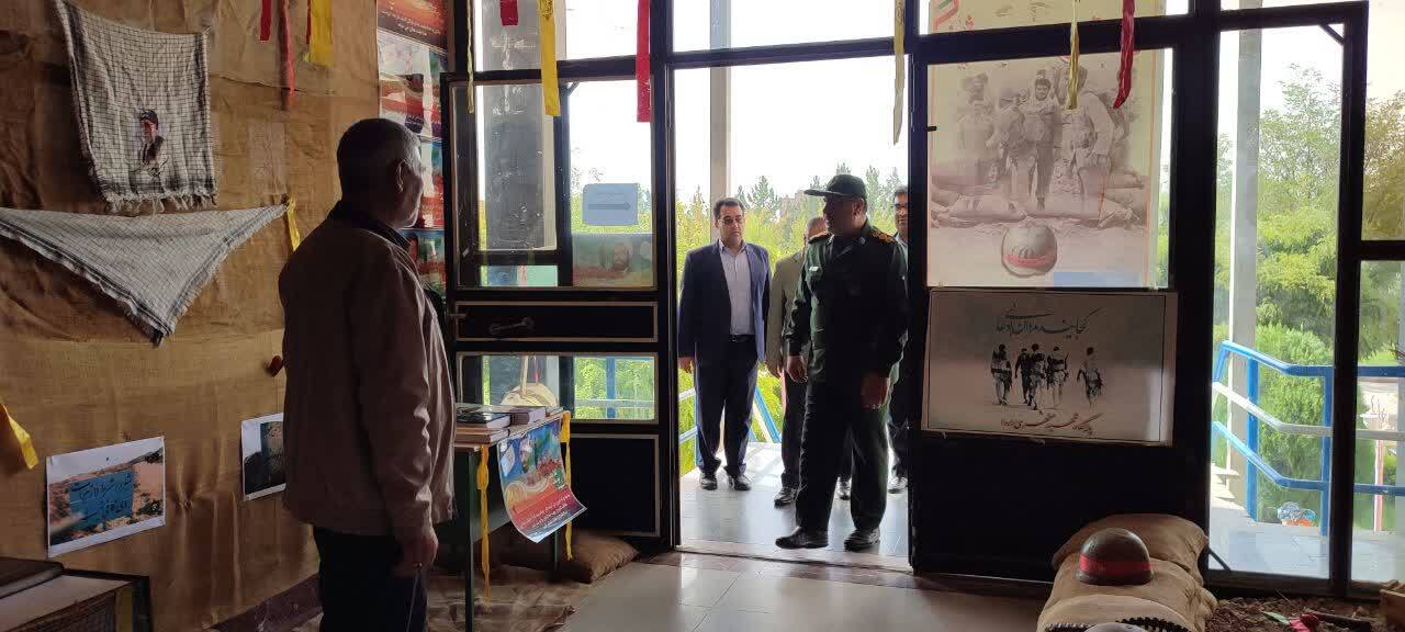 غبارروبی و عطرافشانی مزار شهدای گمنام توسط دانشگاهیان دانشگاه آزاد