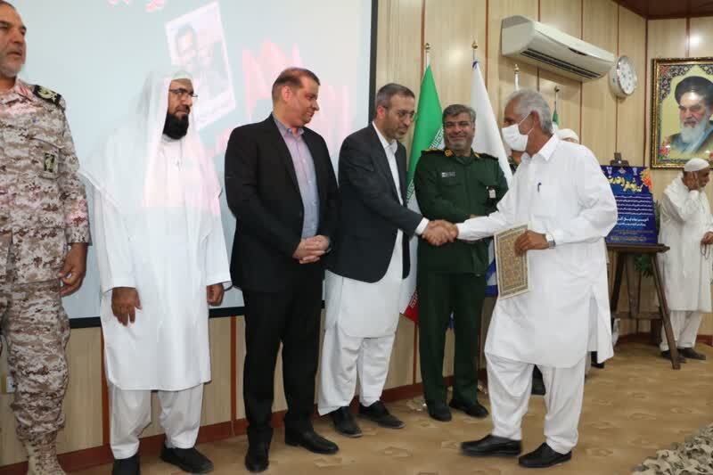 انتظار از مراکز تحقیقاتی نظریهپردازی، ارائه راهکنشها و راهکارهای عملیاتی است انتظار از مراکز تحقیقاتی نظریهپردازی، ارائه راهکنشها و راهکارهای عملیاتی است