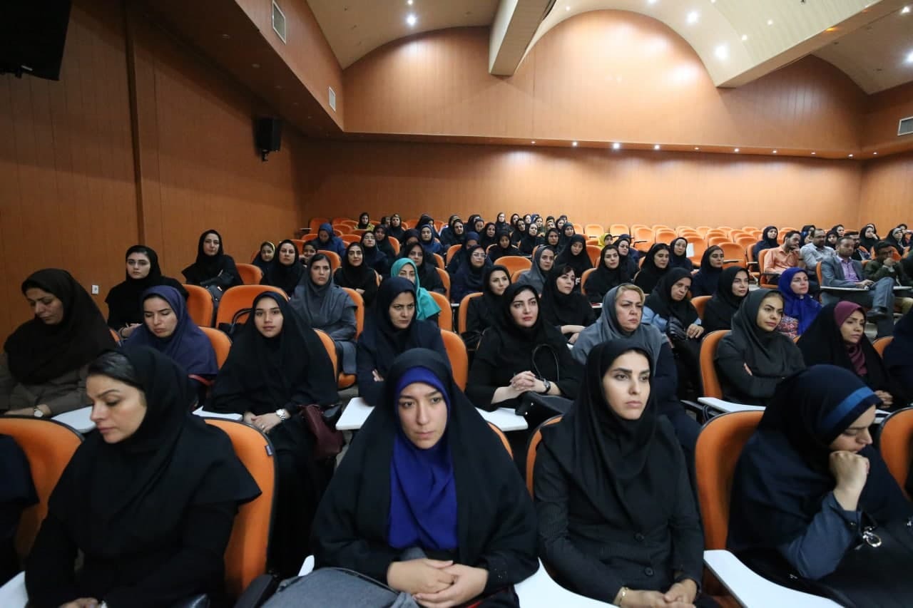 نقش مؤثر معلم در افزایش روحیه خودباوری، خلّاقیتها و استعداد دانشآموزان نقش مؤثر معلم در افزایش روحیه خودباوری، خلّاقیتها و استعداد دانشآموزان