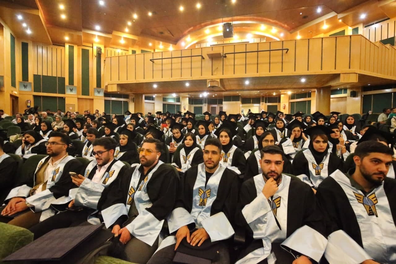 چه بسیار کهنسالانی که در فراق جوانی اشک ندامت ریختهاند چه بسیار کهنسالانی که در فراق جوانی اشک ندامت ریختهاند