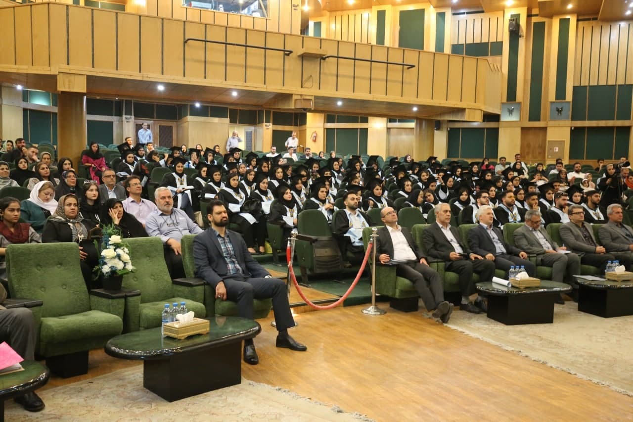 چه بسیار کهنسالانی که در فراق جوانی اشک ندامت ریختهاند چه بسیار کهنسالانی که در فراق جوانی اشک ندامت ریختهاند