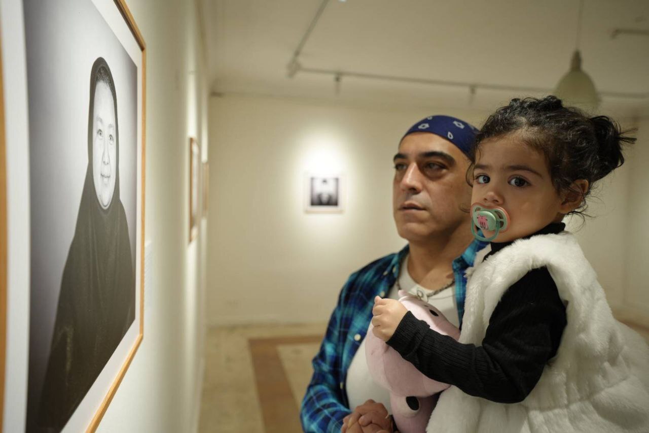 نمایشگاه عکس &laquo;حیات کرانه&raquo; افتتاح شد/ پرتره&zwnj;هایی از کودکان افغانستانی