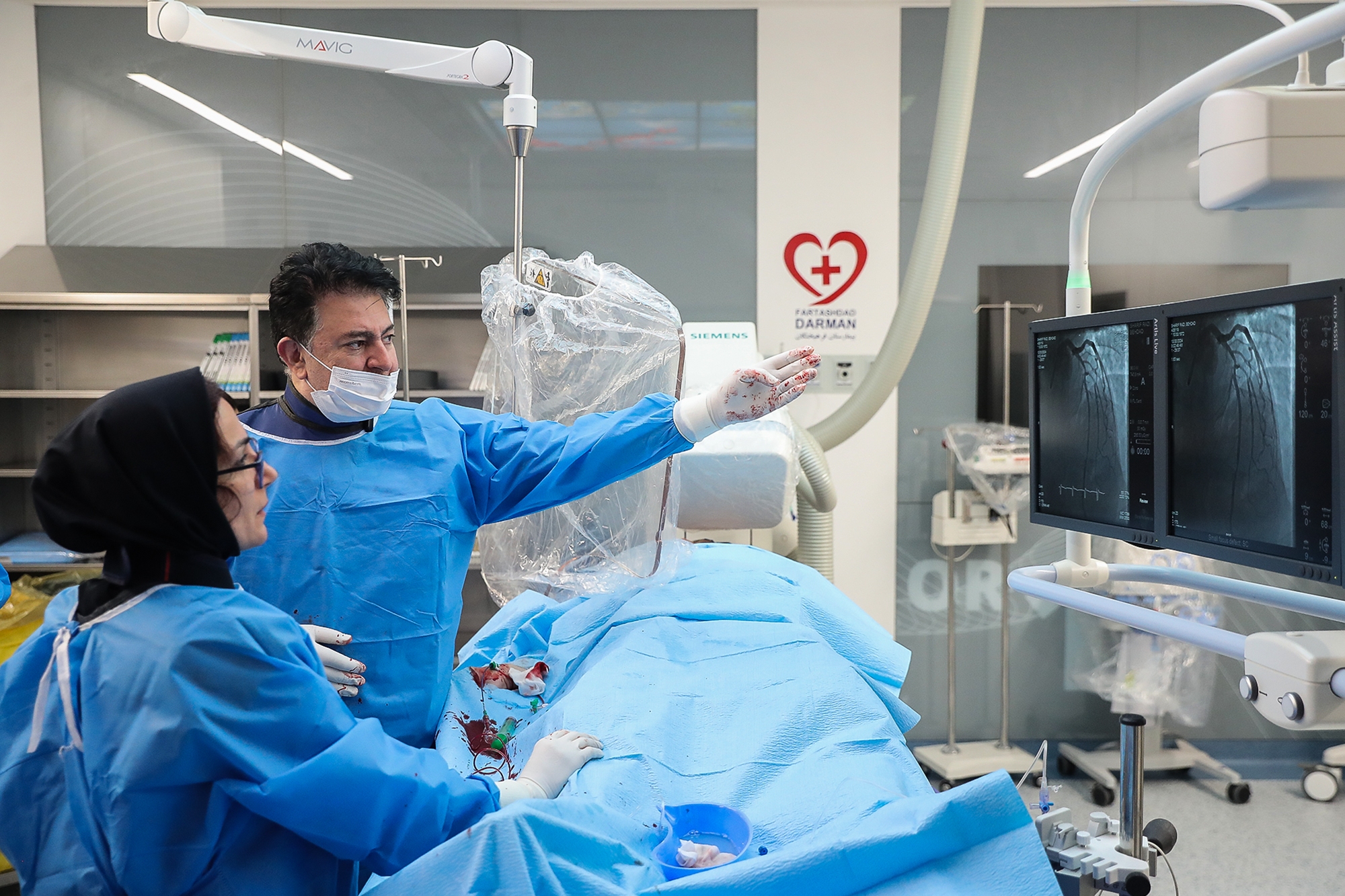 انجام نخستین عمل غیر تهاجمی سنگ شکن عروق قلب در بیمارستان فرهیختگان انجام نخستین عمل غیر تهاجمی سنگ شکن عروق قلب در بیمارستان فرهیختگان