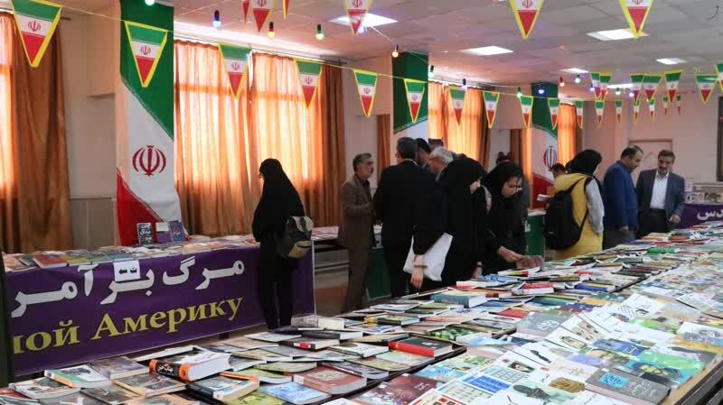 جزئیاتی از گشایش نمایشگاه تخصصی کتاب دفاع مقدس؛ از خاطرات رزمندگان تا دلنوشتههای آزادگان جزئیاتی از گشایش نمایشگاه تخصصی کتاب دفاع مقدس؛ از خاطرات رزمندگان تا دلنوشتههای آزادگان