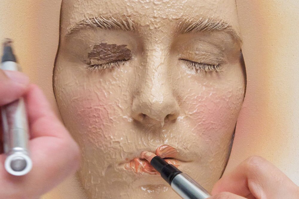 رنگ و لعاب خطرناک/ لوازم آرایشی تقلبی ارزش ریسک را دارد؟