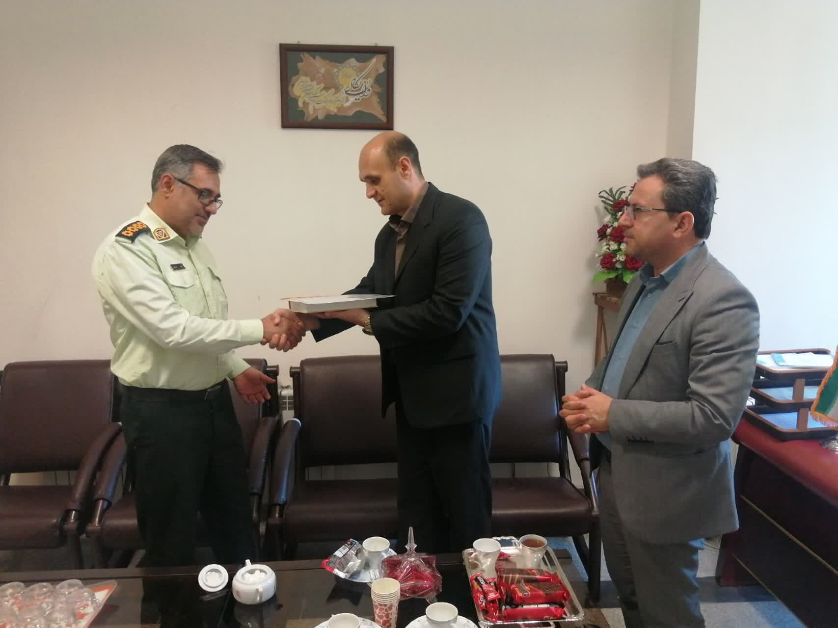 تشریح خطرات آسیب شبکههای اجتماعی؛ از کلاهبرداری ایمیلی و پیامکی تا سرقت رمز عابربانک تشریح خطرات آسیب شبکههای اجتماعی؛ از کلاهبرداری ایمیلی و پیامکی تا سرقت رمز عابربانک