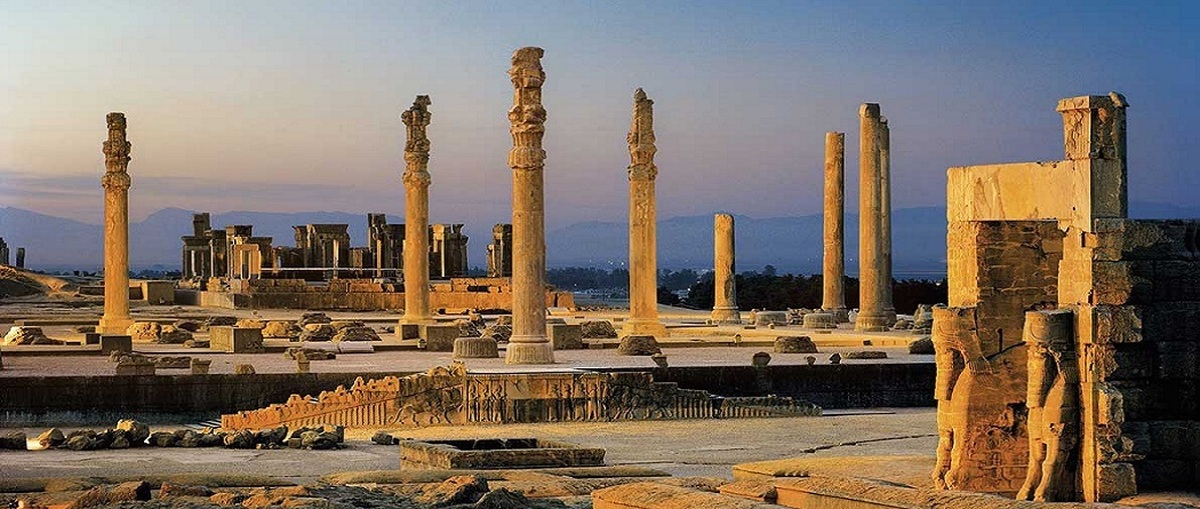 اخبار ضد و نقیض از اجرای سیصد در تخت جمشید