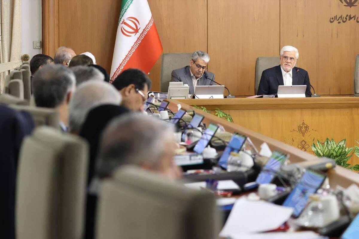 عارف: اهل گذشت از یک وجب خاک کشورمان نیستیم جمهوری اسلامی ایران اهل بده بستان سیاسی نیست