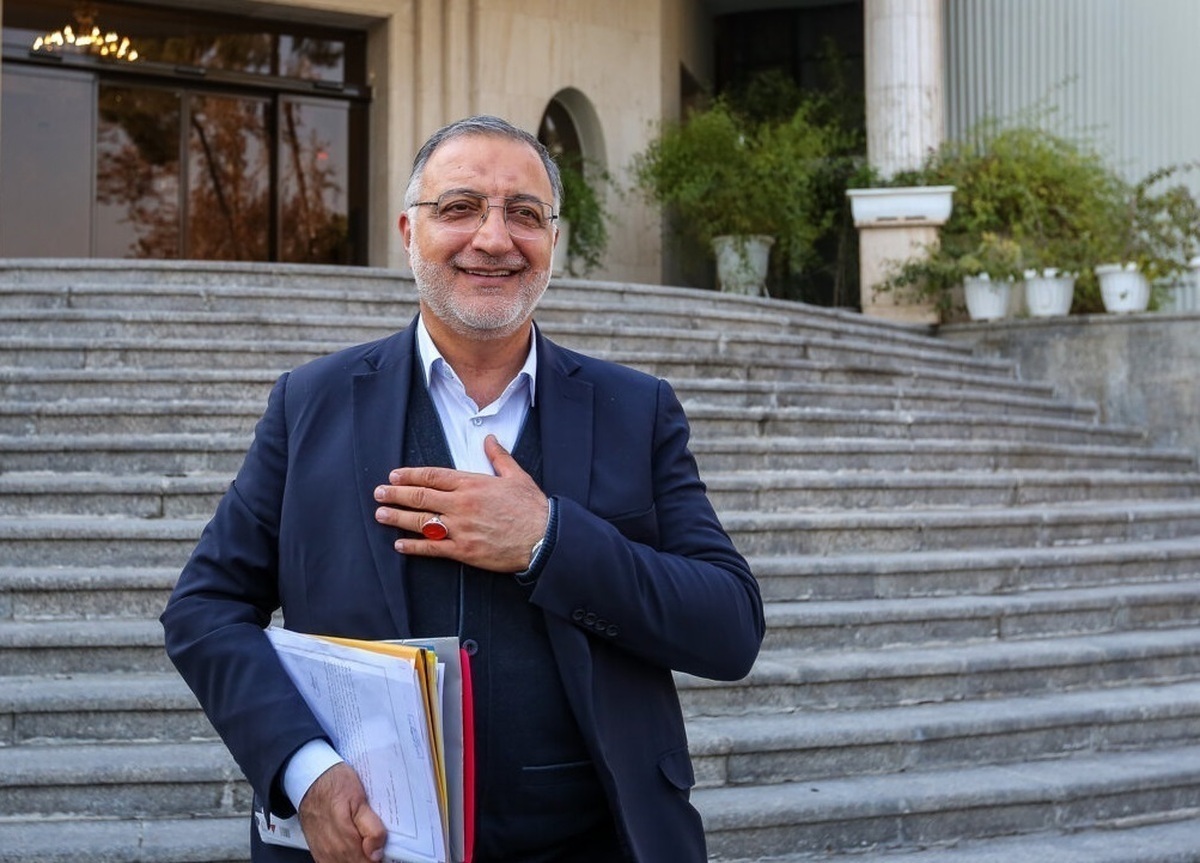 زاکانی: ماشینهای برقی در گمرک است