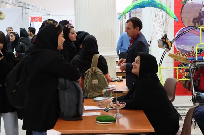 امضای ۴۰ تفاهمنامه بین صنعت و دانشگاه/ استقبال ۳ هزار نفری کارآموزان از رویداد صدرای ۵ امضای ۴۰ تفاهمنامه بین صنعت و دانشگاه/ استقبال ۳ هزار نفری کارآموزان از رویداد صدرای ۵