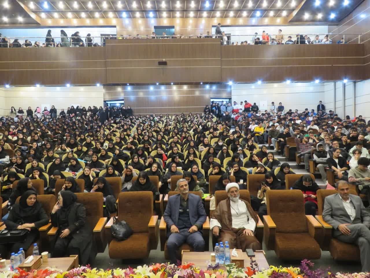 دانشجویان چشم بصیر مسئولان هستند دانشجویان چشم بصیر مسئولان هستند