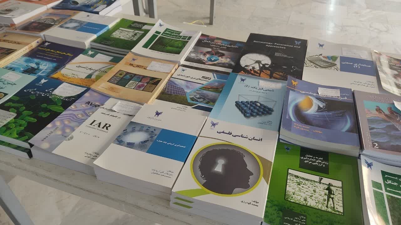 گشایش نمایشگاه کتاب در دانشگاه آزاد بروجرد با بیش از یکهزار جلد و ۵۰۰ عنوان گشایش نمایشگاه کتاب در دانشگاه آزاد بروجرد با بیش از یکهزار جلد و ۵۰۰ عنوان