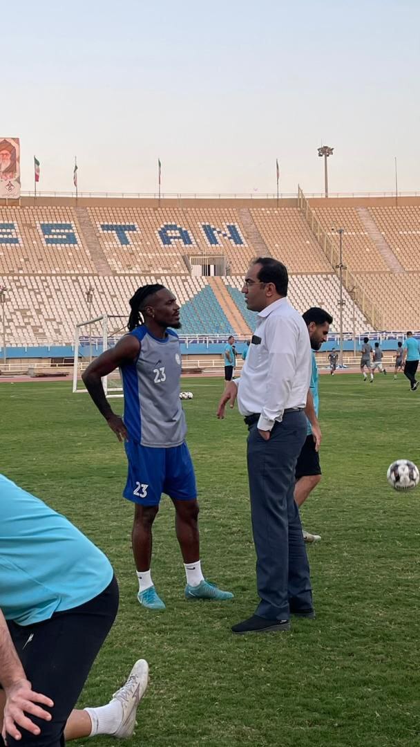 شوخی بیفوما را رسانههای عربی جدی گرفتند/ او در زمان تمدید قرارداد تفاوت استقلال خوزستان و تهران را میدانست شوخی بیفوما را رسانههای عربی جدی گرفتند/ او در زمان تمدید قرارداد تفاوت استقلال خوزستان و تهران را میدانست