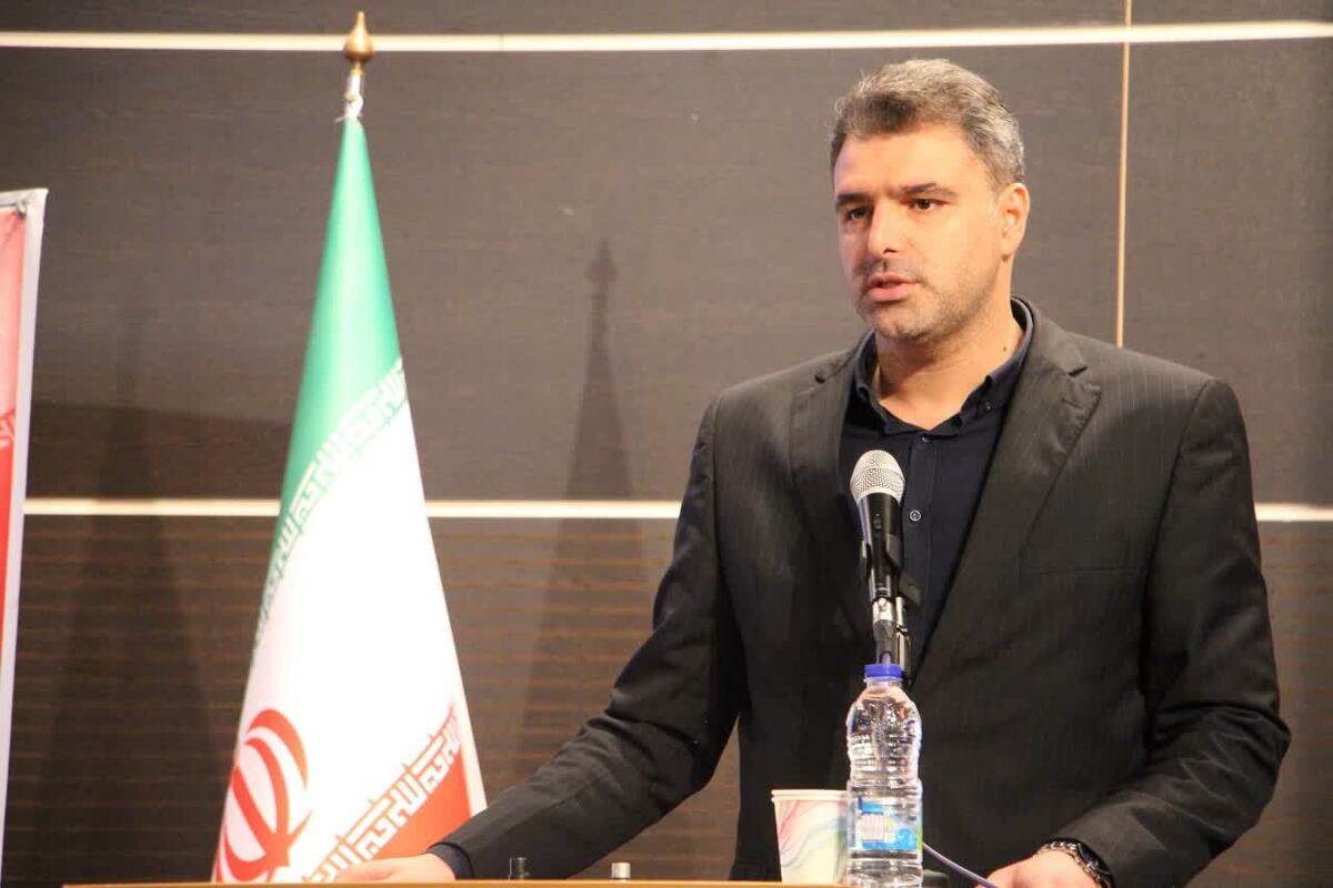 دانشجویان با استفاده از فرصتهای دانشگاه آیندهای روشن برای کشور بسازند