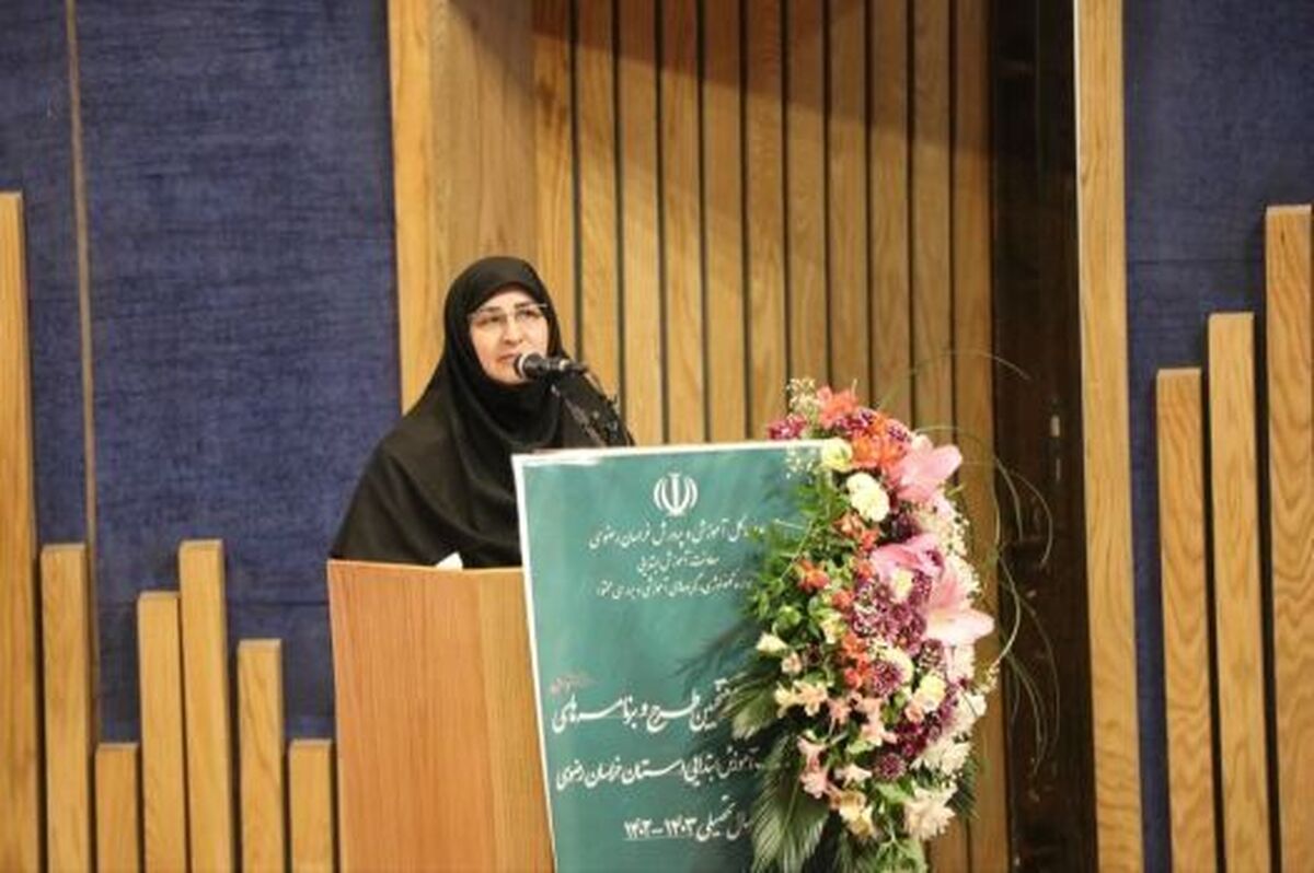 معلم مهمترین عنصر در توسعهیافتگی همهجانبه جوامع است