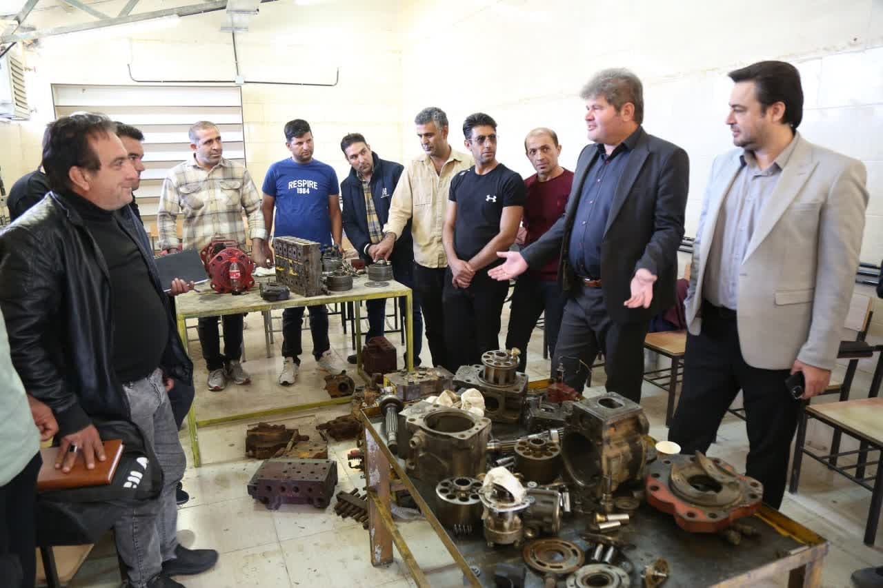 ورود دانشجویان برق، مکانیک خودرو و ماشینآلات به بازار کار با حمایت دانشگاه آزاد ورود دانشجویان برق، مکانیک خودرو و ماشینآلات به بازار کار با حمایت دانشگاه آزاد