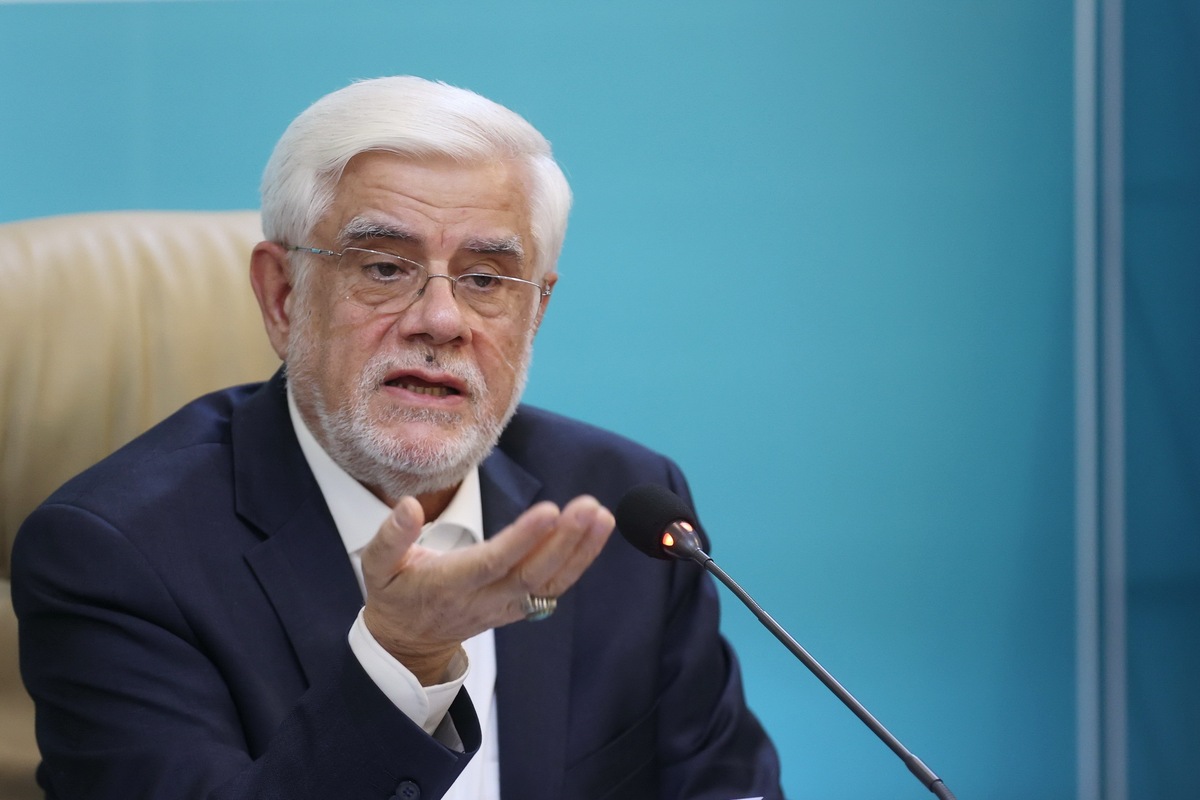 عارف: به هیچ وجه هیچ نقدی از دولتهای گذشته نداریم