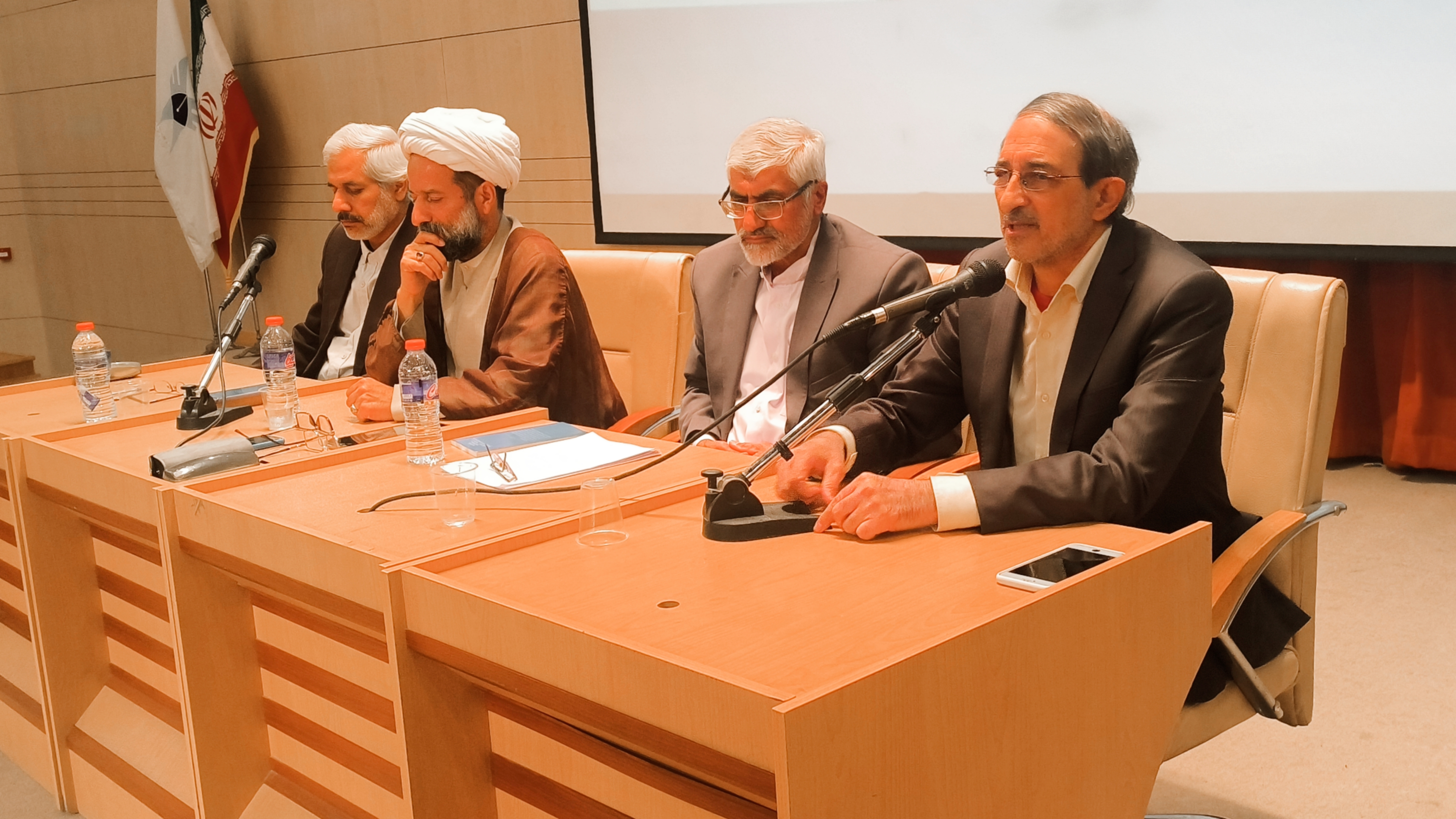 عالم با استمرار علم خود جاودان می&zwnj;ماند