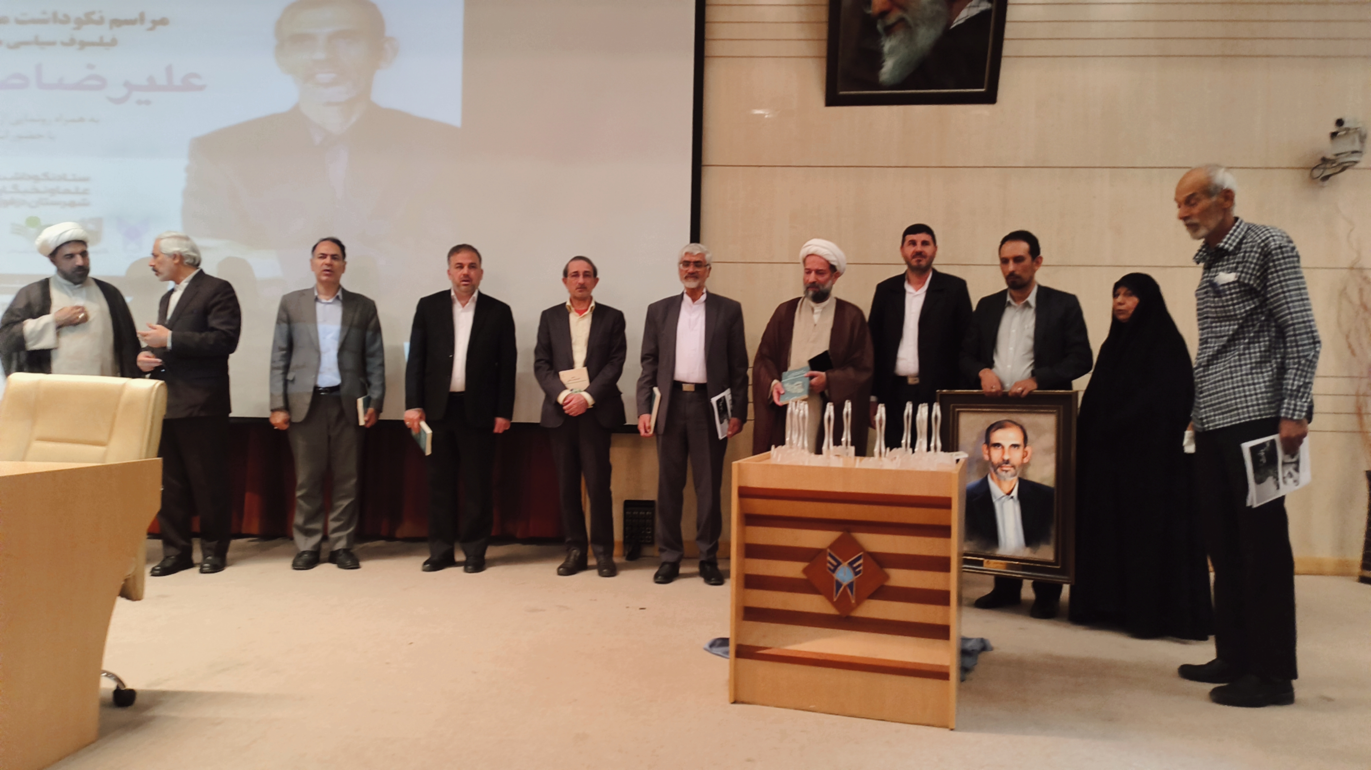 عالم با استمرار علم خود جاودان می&zwnj;ماند