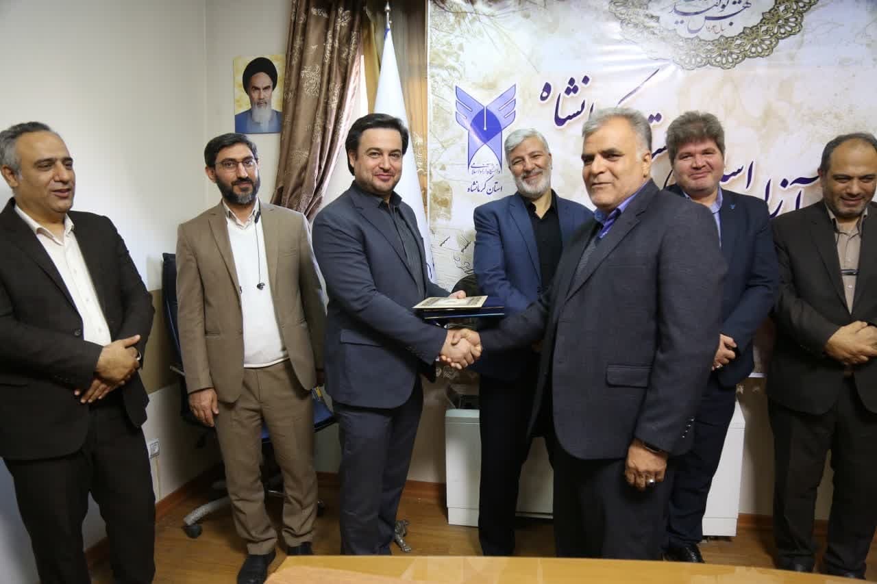 جزئیاتی از تجلیل بازنشستگان دانشگاه آزاد کرمانشاه؛ قدر و قیمتی به ارزش طلا جزئیاتی از تجلیل بازنشستگان دانشگاه آزاد کرمانشاه؛ قدر و قیمتی به ارزش طلا