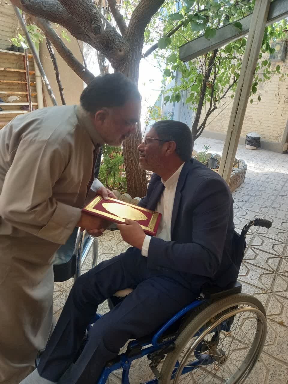 اعطای دانشنامه افتخاری به شهدای دانشجوی دانشگاه آزاد زاهدان اعطای دانشنامه افتخاری به شهدای دانشجوی دانشگاه آزاد زاهدان