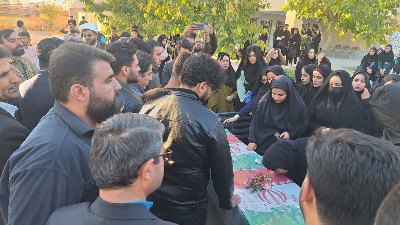 دیدار مسئولان شهرستان لردگان با خانواده روحانی شهید دیدار مسئولان شهرستان لردگان با خانواده روحانی شهید