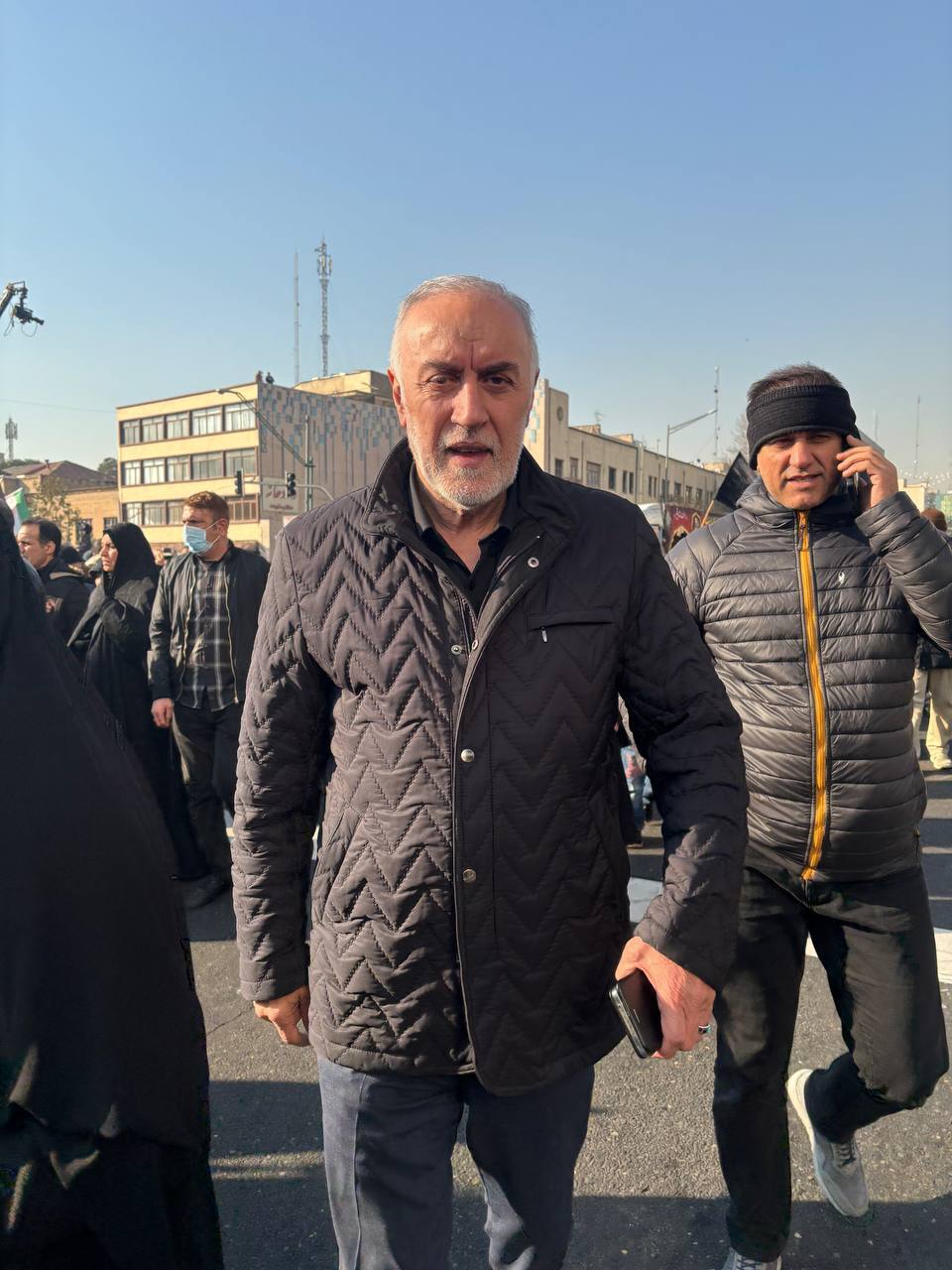 تهران برای استقبال از مدافعان وطن آغوش باز کرد/ تشییع باشکوه از دانشگاه تا معراج شهدا