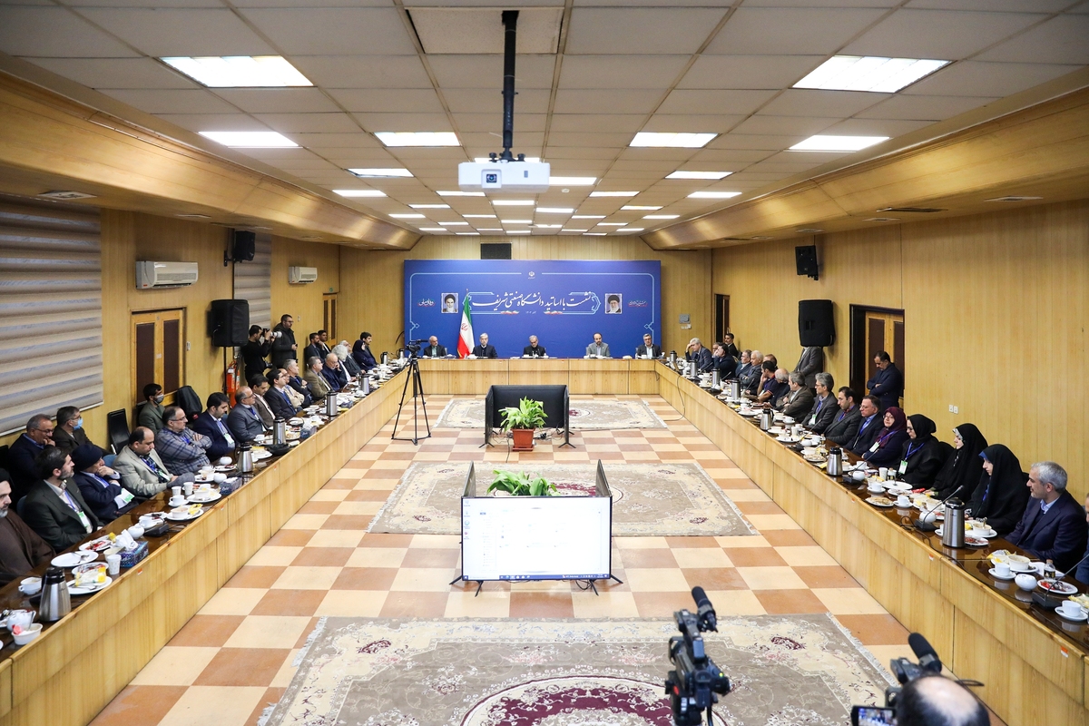 پزشکیان: سپردن حل مسائل کشور به دانشگاهها به ارتقای سطح کیفی دانشگاهها نیز میانجامد