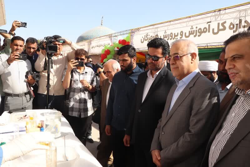 نمایشگاه پژوهش و فناوری در دانشگاه آزاد بندرعباس گشایش یافت