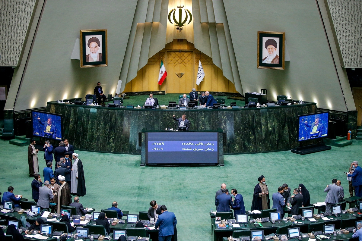 از سازوکار پرداخت وام شهریه و تکمیل خوابگاههای دانشجویان تا تعیین تکلیف بکارگیری معلمان حقالتدریس