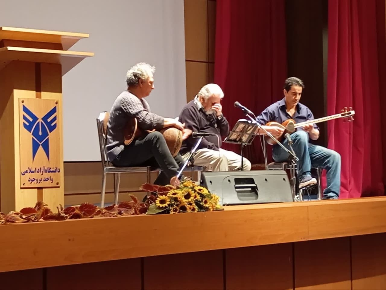 دانشجو باید با آگاهی از مسائل روز در پیشرفت کشور سهیم باشد دانشجو باید با آگاهی از مسائل روز در پیشرفت کشور سهیم باشد