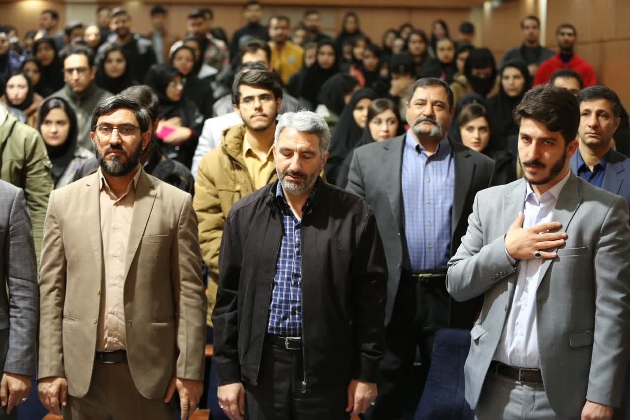 دانشجویان به هیچ وجه کمفروشی نکنند دانشجویان به هیچ وجه کمفروشی نکنند