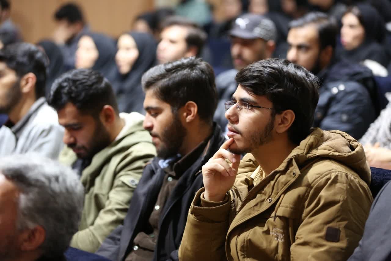 دانشجویان به هیچ وجه کمفروشی نکنند دانشجویان به هیچ وجه کمفروشی نکنند