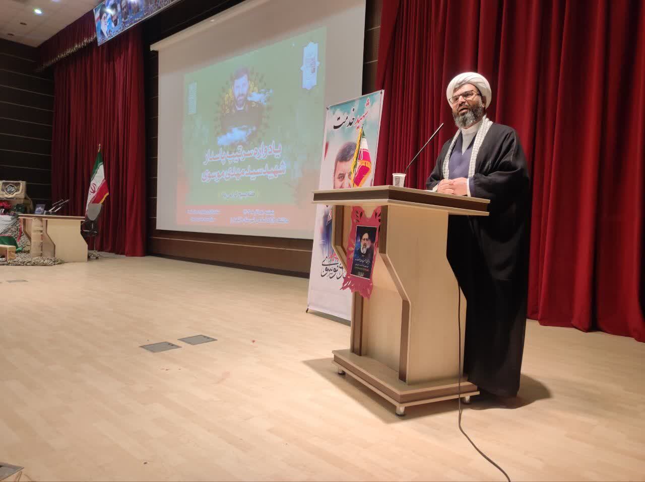 شهدا با دو هدف پیروی از ولایت و حفظ حجاب جان خود را تقدیم کردند شهدا با دو هدف پیروی از ولایت و حفظ حجاب جان خود را تقدیم کردند