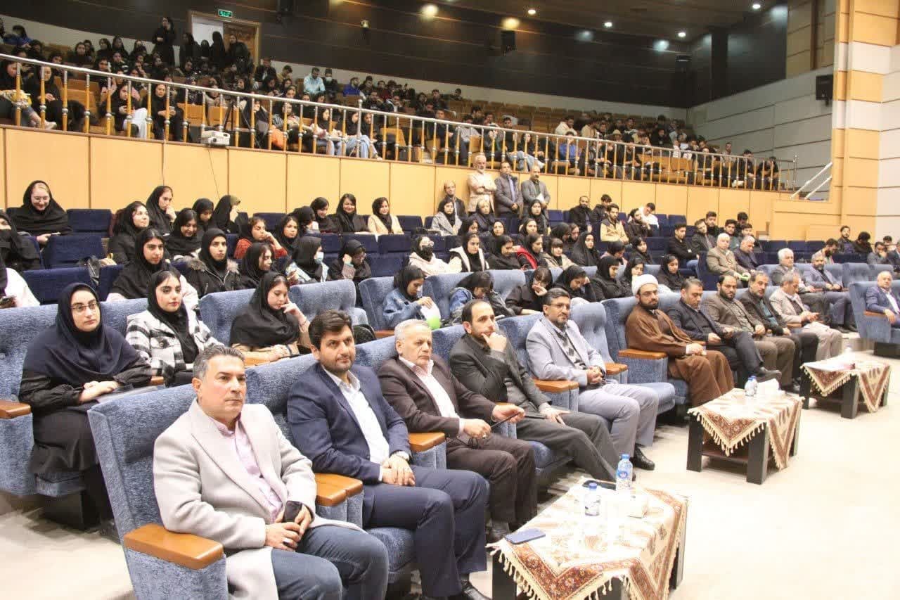 مجهز شدن به اندیشههای فرهنگی و علمی سلاح مقاومت دانشجویان است مجهز شدن به اندیشههای فرهنگی و علمی سلاح مقاومت دانشجویان است