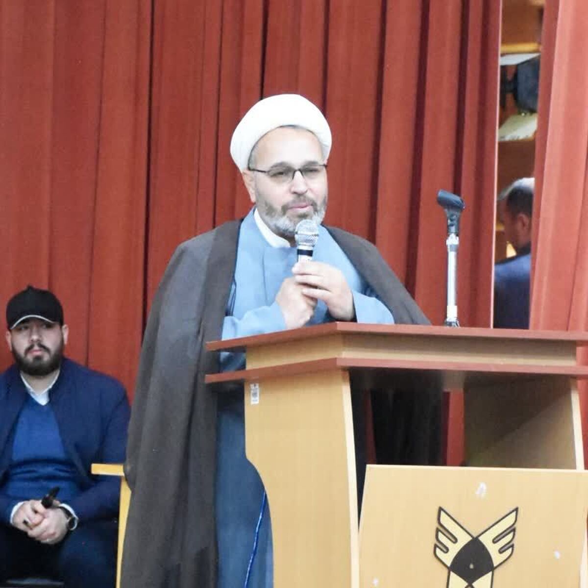 دانشجوی انقلابی با دسیسههای رنگارنگ به دام استکبار نمیافتد