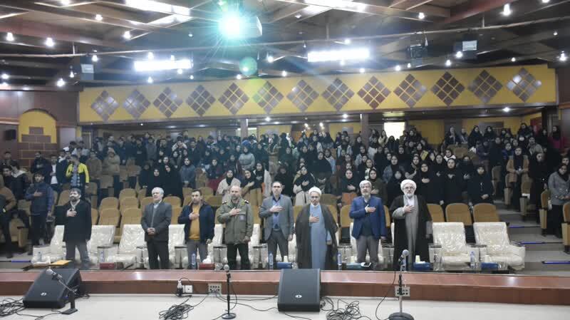 دانشجوی انقلابی با دسیسههای رنگارنگ دشمنان به دام استکبار نمیافتد دانشجوی انقلابی با دسیسههای رنگارنگ دشمنان به دام استکبار نمیافتد