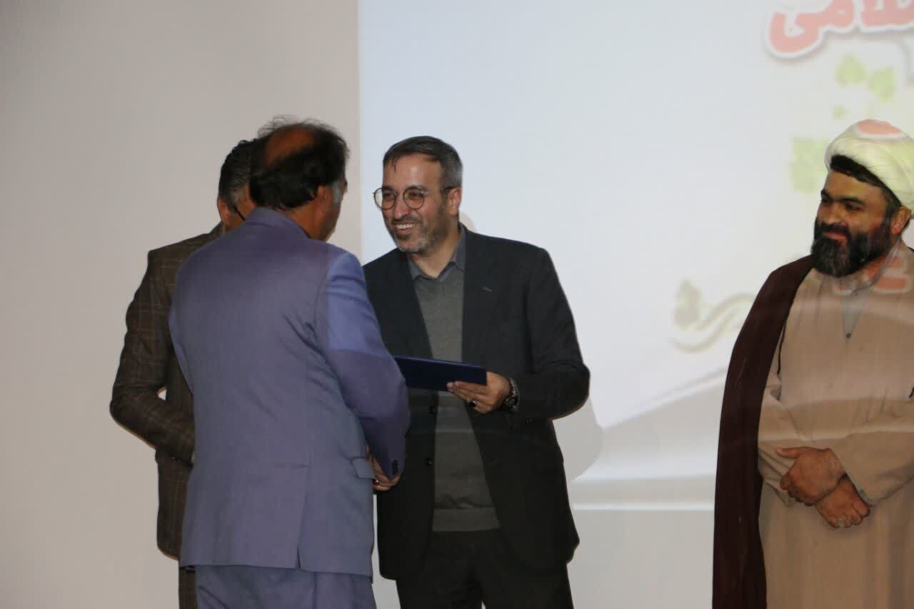 دانشگاه باید با اهتمام ویژه بر سرعت تغییرات علم و فناوری غلبه کند دانشگاه باید با اهتمام ویژه بر سرعت تغییرات علم و فناوری غلبه کند