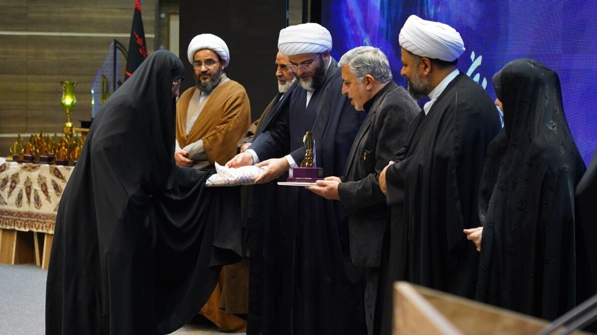 سلسله همایشهای «بانوان بهشت» افتتاح شد تجلیل از بانوان پیشکسوت در عرصه هیأت