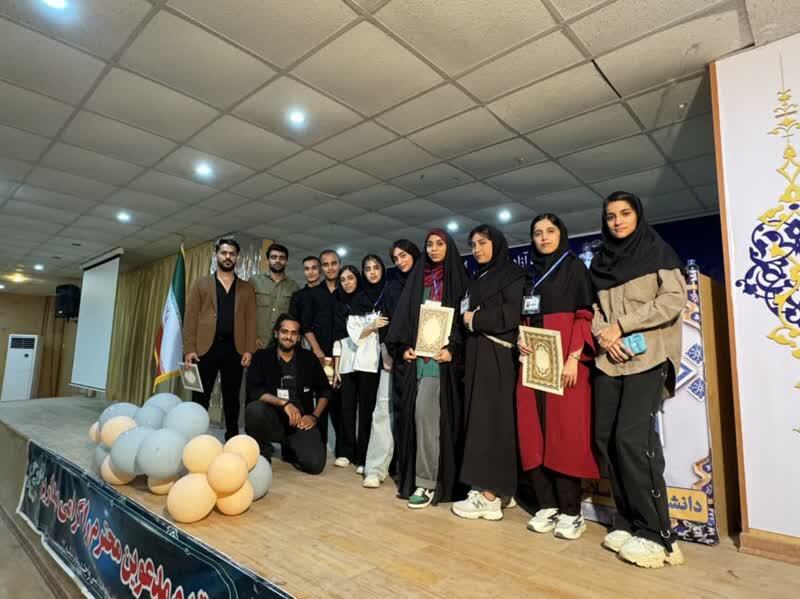 دانشجو در کنار تحصیل باید شرافت، اخلاق و انسانیت را پرورش دهد دانشجو در کنار تحصیل باید شرافت، اخلاق و انسانیت را پرورش دهد