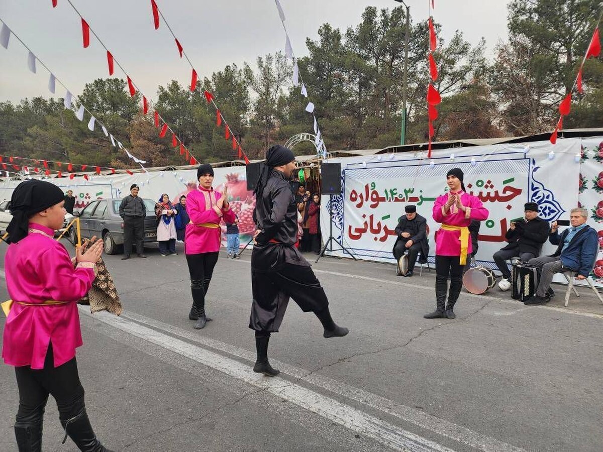 ترکیب هنرمندی و سنتهای کهن در بوستان سرخهحصار