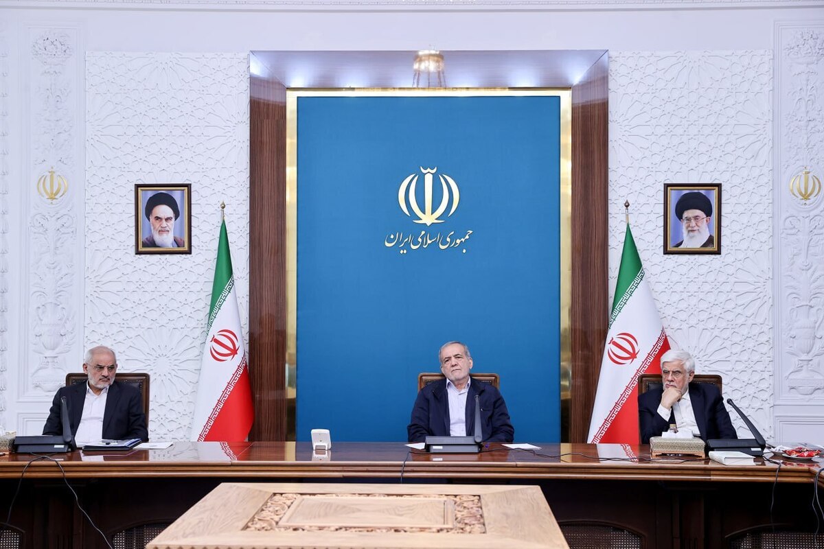 پزشکیان: برای ایجاد تنوع در مناطق آزاد، میتوان از ظرفیتهای دانشگاههای کشور به شکل گستردهتر استفاده کرد