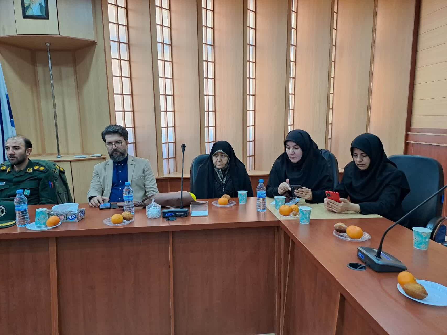 حُقّههای دشمن سَرخم کردن جمهوری اسلامی است؛ بسیجیان توطئه دشمنان را خنثی کردهاند حُقّههای دشمن سَرخم کردن جمهوری اسلامی است؛ بسیجیان توطئه دشمنان را خنثی کردهاند