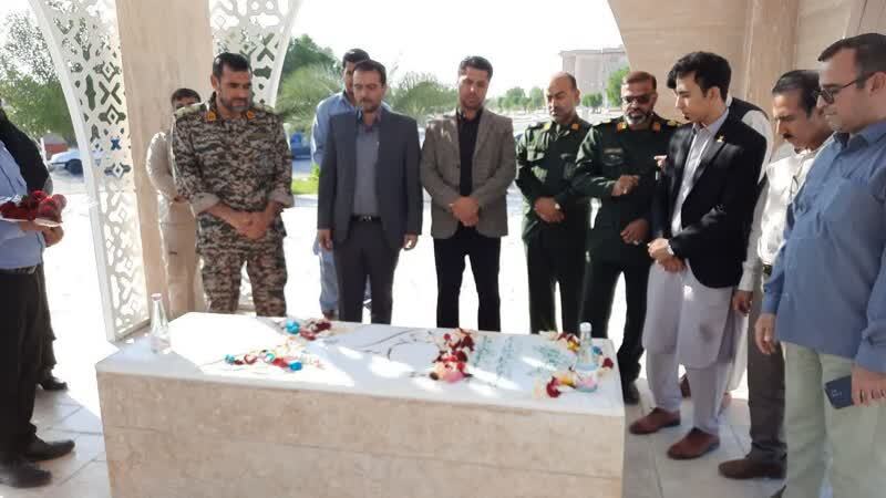 ردای عشق به ولایت بر تن عاشقان امامت/ تفکر بسیجی گام مؤثر در گسترش علم و دانش//بماند// ردای عشق به ولایت بر تن عاشقان امامت/ تفکر بسیجی گام مؤثر در گسترش علم و دانش//بماند//